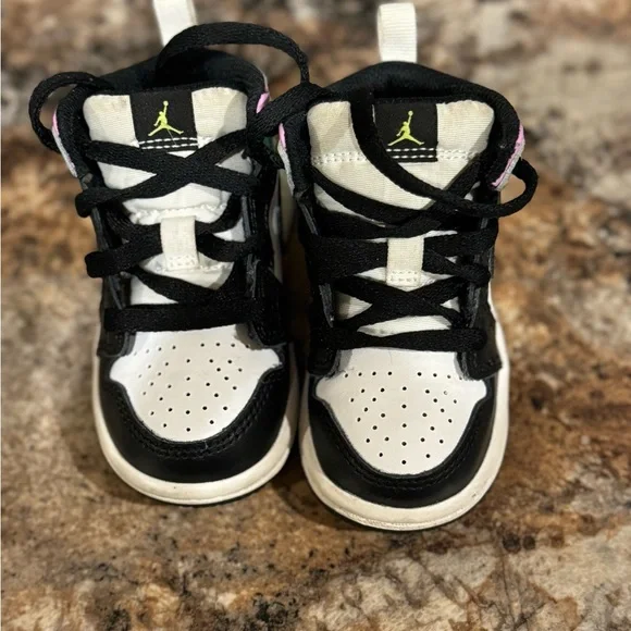 Jordan 1 Mid Pastel Black Toe baby shoe - Picture 5 of 5